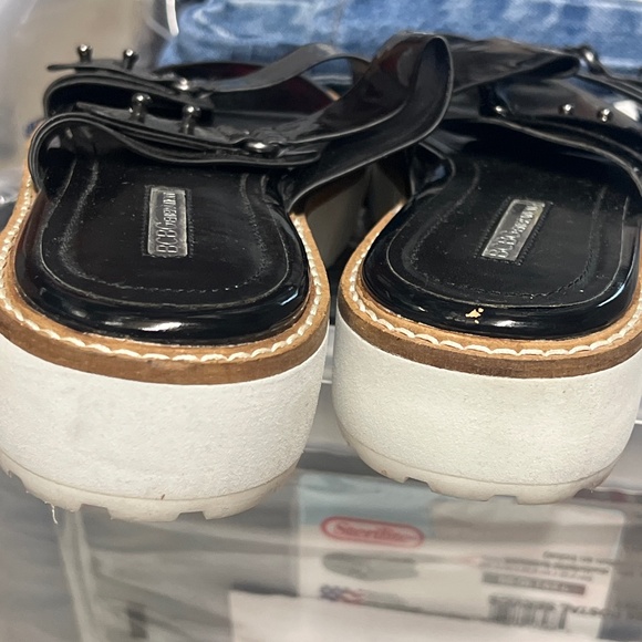 BCBGENERATION Black Patent leather Women’s Slides Sandals in size 9 - Picture 6 of 8